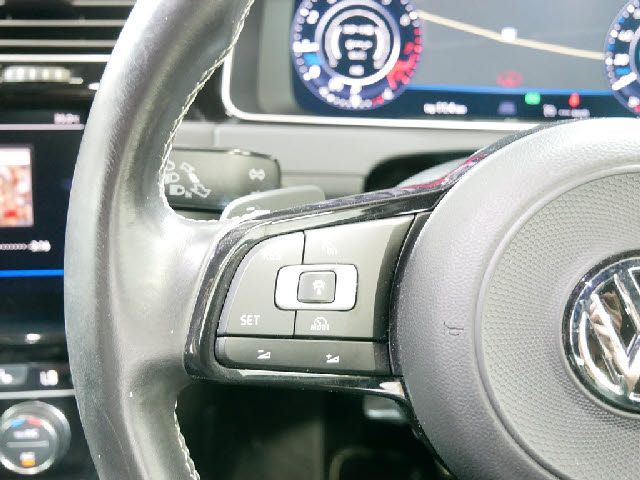 VolksWagen GOLF R 2017-09 7687-23
