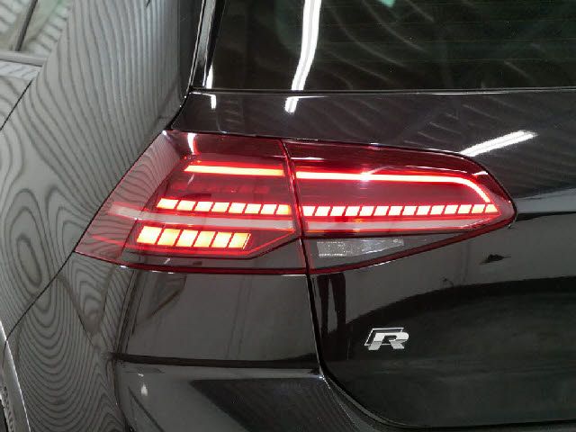 VolksWagen GOLF R 2017-09 7687-13