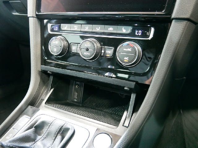 VolksWagen GOLF R 2017-09 7687-22