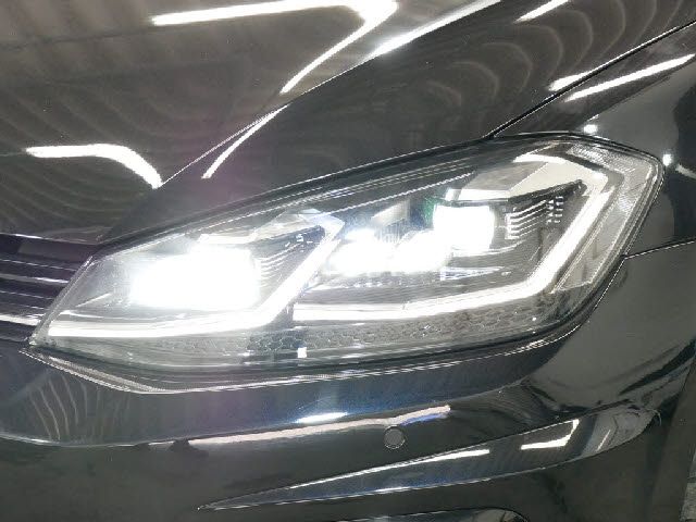 VolksWagen GOLF R 2017-09 7687-5
