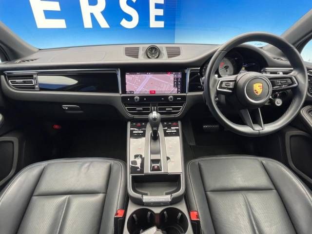 Porsche MACAN 2021-12 26661-1