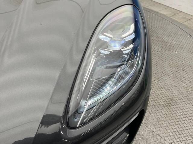 Porsche MACAN 2021-12 26661-13
