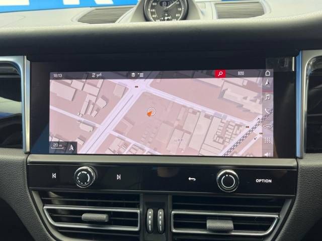 Porsche MACAN 2021-12 26661-3