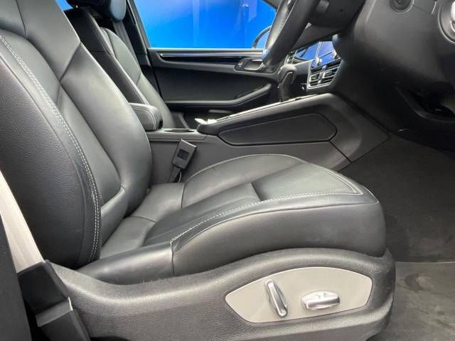 Porsche MACAN 2021-12 26661-8