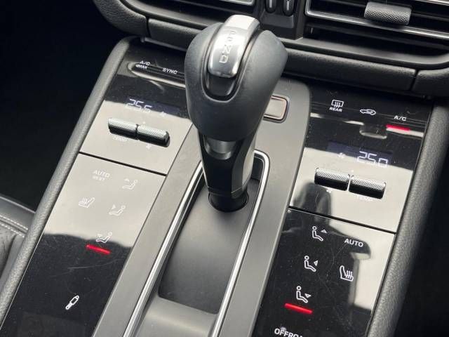 Porsche MACAN 2021-12 26661-11