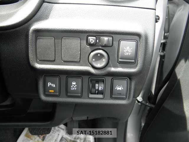 Nissan NOTE 2019-08 328759-14