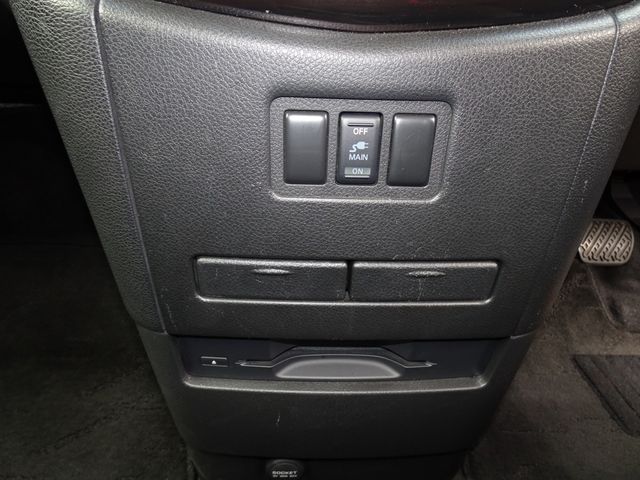 Nissan ELGRAND 2017-09 24240-25