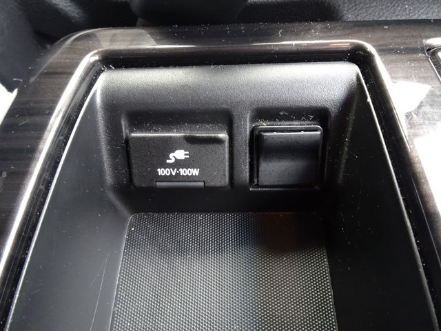 Nissan ELGRAND 2017-09 24240-26