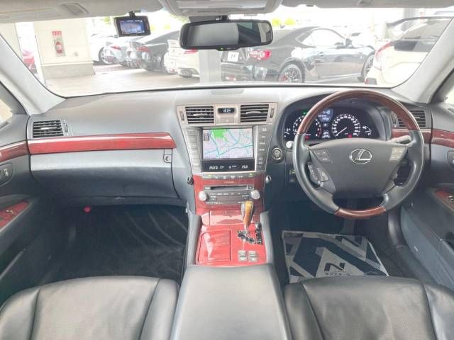 Lexus LS 2012-02 19735-1