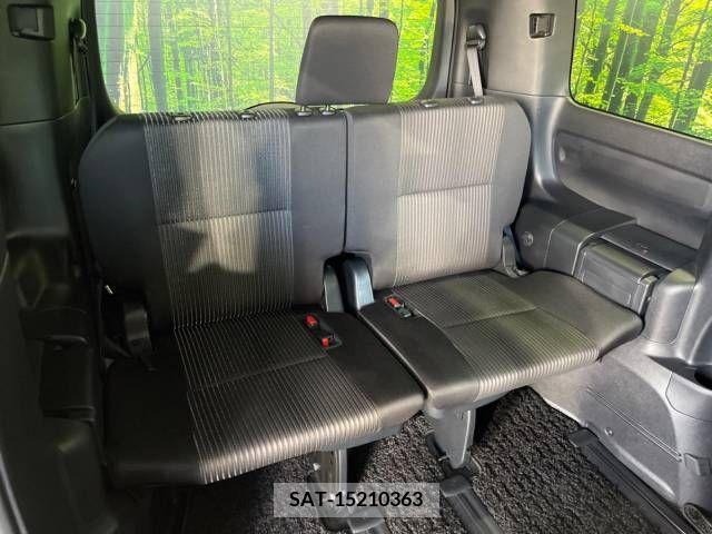Toyota VOXY 2018-09 211368-10