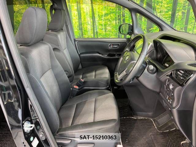 Toyota VOXY 2018-09 211368-8