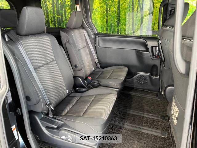 Toyota VOXY 2018-09 211368-9
