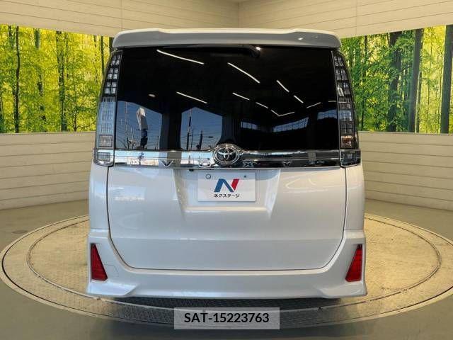 Toyota VOXY 2017-06 217592-16
