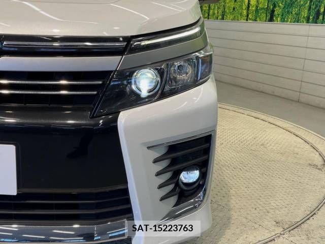 Toyota VOXY 2017-06 217592-13