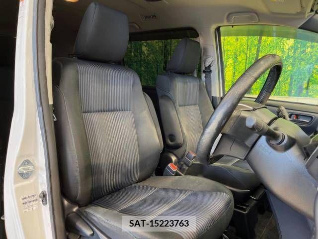 Toyota VOXY 2017-06 217592-8