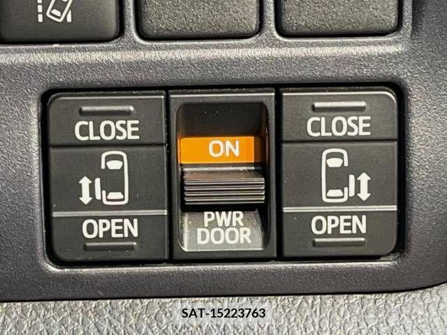 Toyota VOXY 2017-06 217592-5