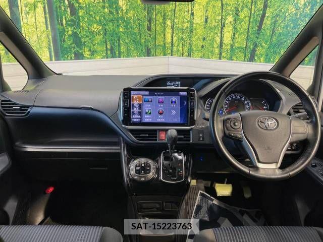 Toyota VOXY 2017-06 217592-1