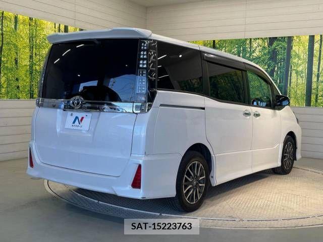 Toyota VOXY 2017-06 217592-18