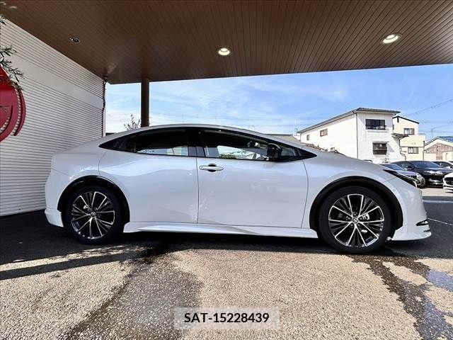 Toyota PRIUS 2023-04 282132-10