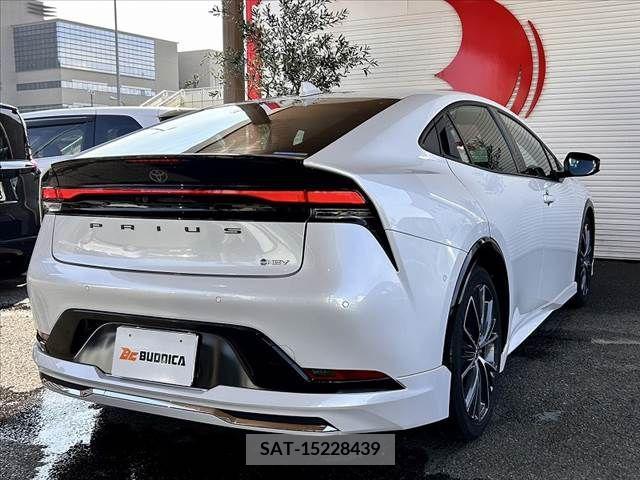 Toyota PRIUS 2023-04 282132-9