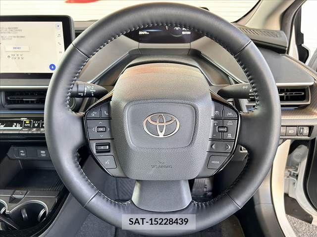 Toyota PRIUS 2023-04 282132-6