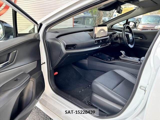 Toyota PRIUS 2023-04 282132-15
