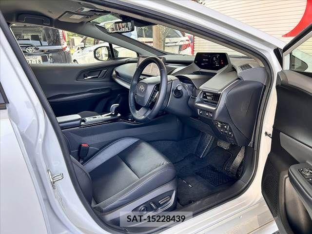 Toyota PRIUS 2023-04 282132-13