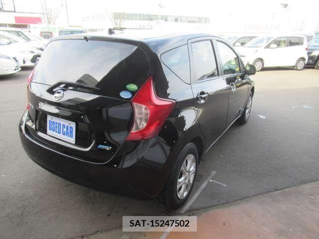 Nissan NOTE 2013-02 372686-12