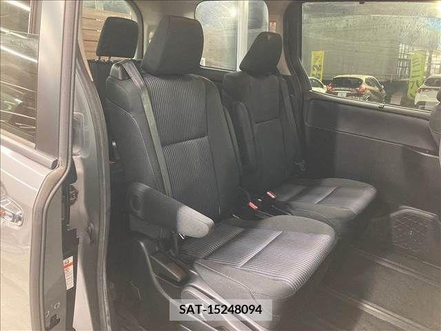 Toyota VOXY 2015-09 370342-11