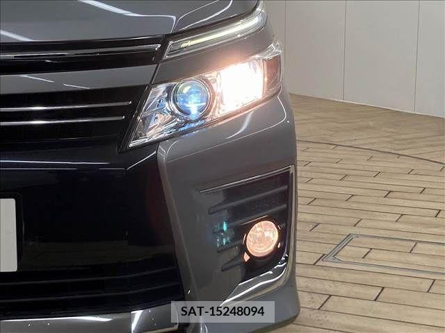 Toyota VOXY 2015-09 370342-19