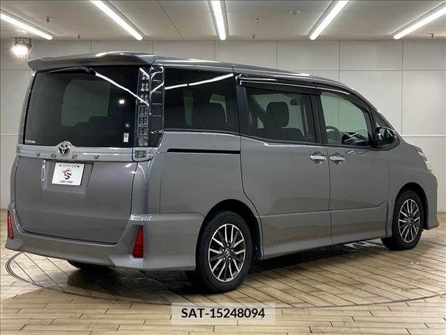 Toyota VOXY 2015-09 370342-16