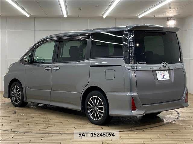 Toyota VOXY 2015-09 370342-15