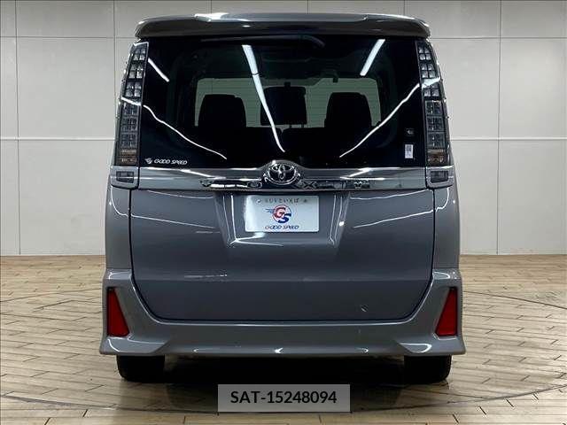 Toyota VOXY 2015-09 370342-14