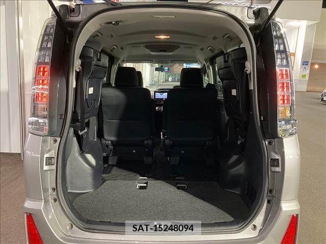 Toyota VOXY 2015-09 370342-13