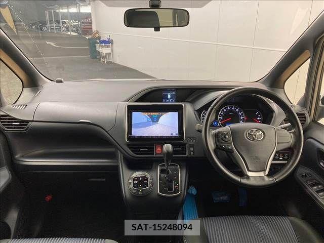 Toyota VOXY 2015-09 370342-1