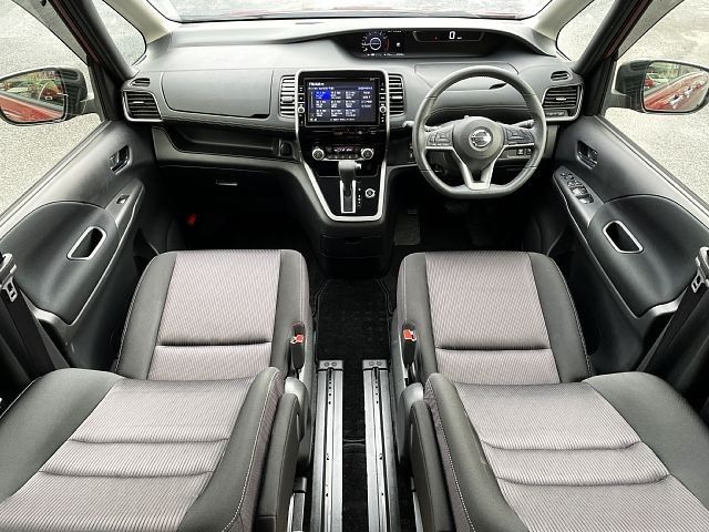 Nissan SERENA 2018-05 3309-1