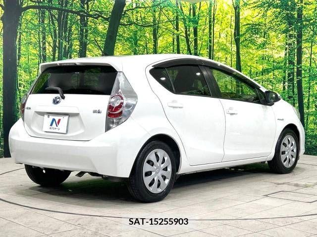 Toyota AQUA 2012-07 356166-17