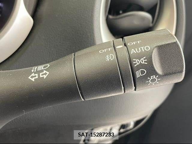 Nissan JUKE 2011-08 241719-6
