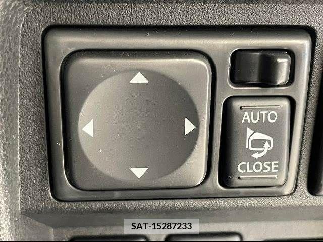 Nissan JUKE 2011-08 241719-15
