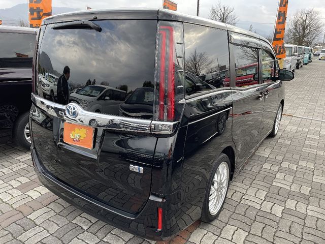 Toyota NOAH HYBRID 2021-08 190362-1