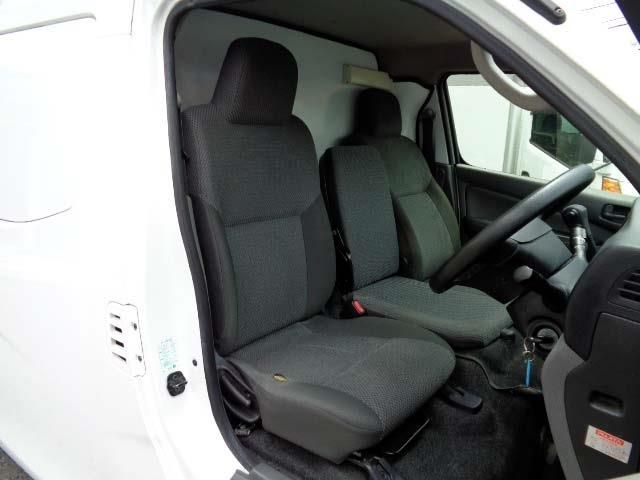 Nissan NV350 Caravan 2018-11 7700-4