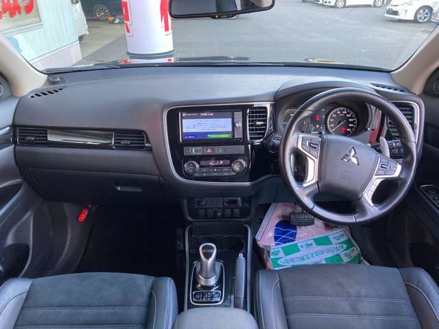 Mitsubishi OUTLANDER PHEV 2015-08 29233-2