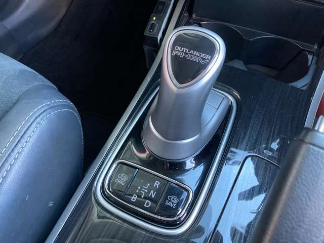 Mitsubishi OUTLANDER PHEV 2015-08 29233-8