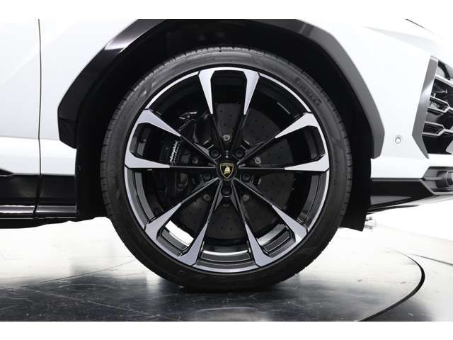 Lamborghini URUS 2022-05 13135-3