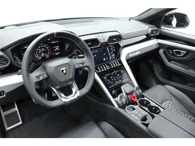 Lamborghini URUS 2022-05 13135-2