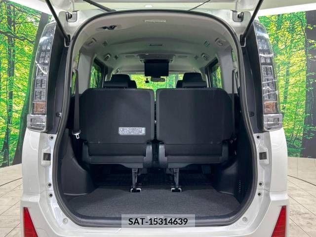 Toyota VOXY 2017-06 376780-11