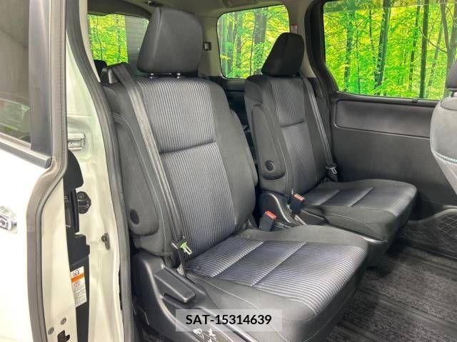 Toyota VOXY 2017-06 376780-9
