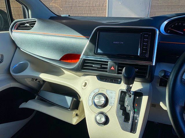 Toyota SIENTA 2017-02 182870-10