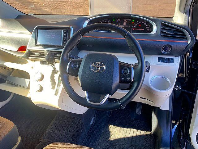 Toyota SIENTA 2017-02 182870-4