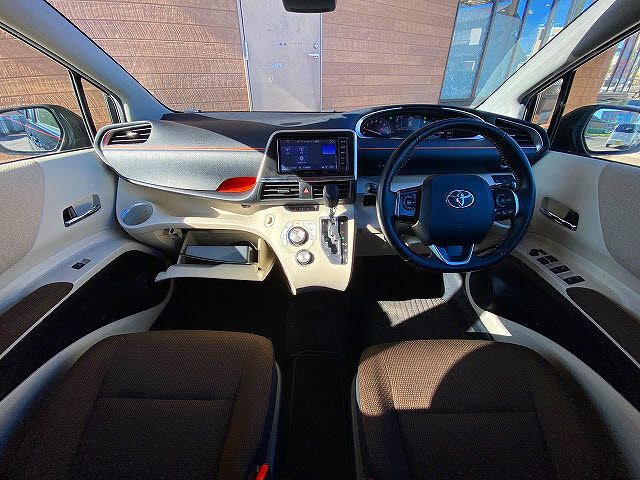 Toyota SIENTA 2017-02 182870-1